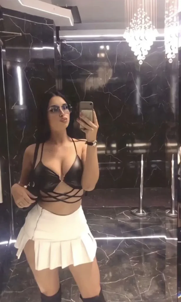 Vanessa Cherry – profil na OnlyFans